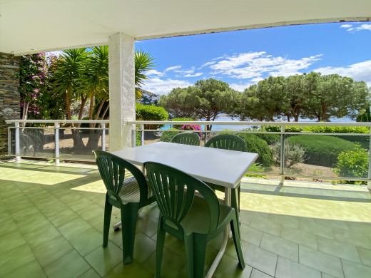 Appartement vue mer à 100m de la plage de Canyelles, parking + cave
