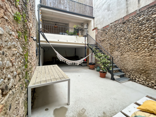 Apartamento dúplex con terraza y garaje en el corazón del Alt Empordà