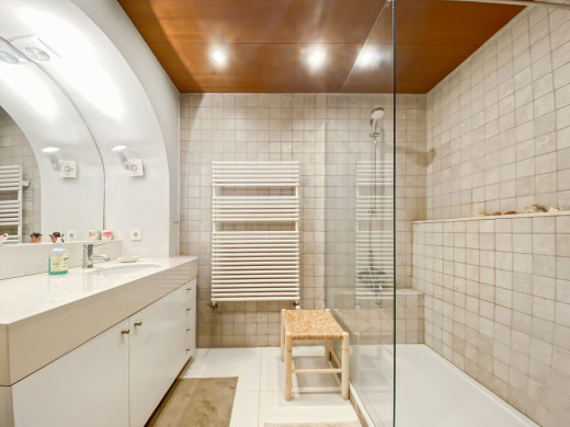 Maison avec grand jardin et loft indépendant au coeur du village