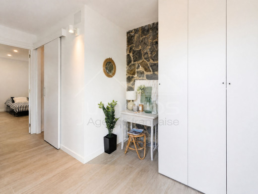 Appartement rénové avec une grande terrasse près de la plage à Llançà