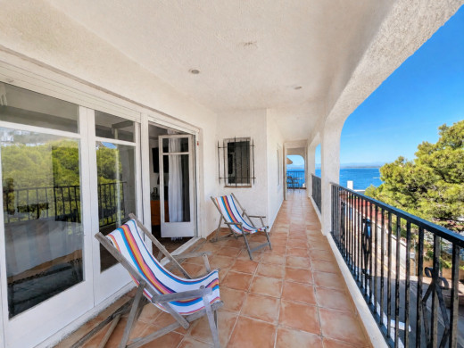 Maison avec vue mer, 6 chambres et 2 garages à Canyelles