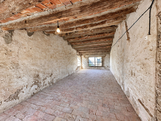 Village house to renovate opposite Bellcaire d’Empordà Castle