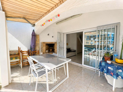 Maison avec amarre 8 x 4m et garage à Empuriabrava