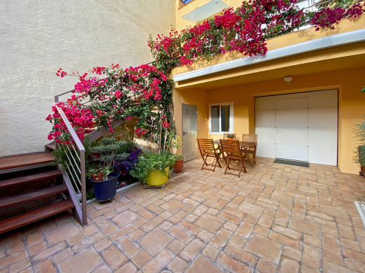 Maison de village rénovée en vente à Palau-Saverdera