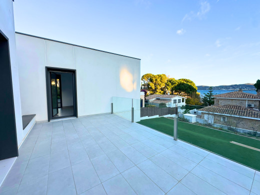 Villa neuve à Llançà, vue mer à 50 mètres de la plage