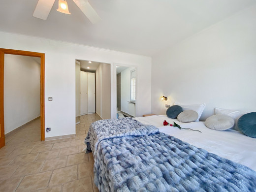Belle maison avec piscine dans un quartier calme à Mas Boscà, Roses