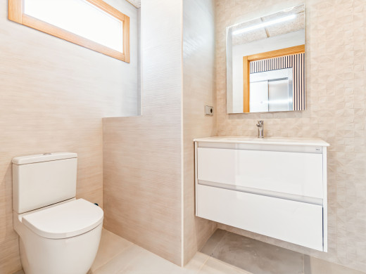 Grande maison neuve avec ascenseur au cœur de Figueres