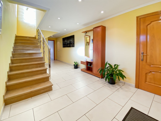 Haus mit Pool, Garten und Garage in Vilamalla