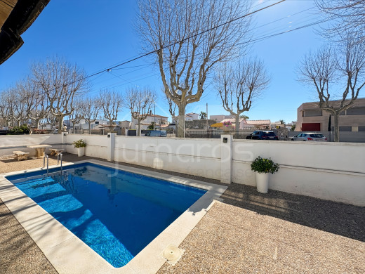 House on the canal with parking and community pool