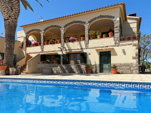 Villa avec jardin et piscine, à quelques pas du canal à Empuriabrava