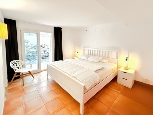 Casa con garaje en venta en Cadaqués, vista al mar y cerca de la playa