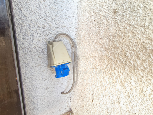 Maison de pêcheur avec amarre de 9m x 3m