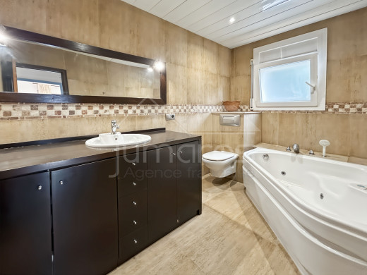 Helle Wohnung mit Meerblick in Roses