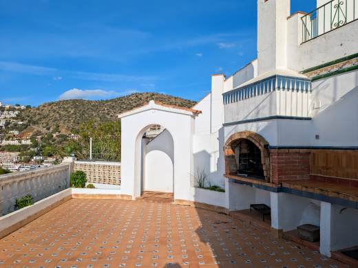 House in Roses-Canyelles, 180° panoramic sea view with swimming pool and private garage