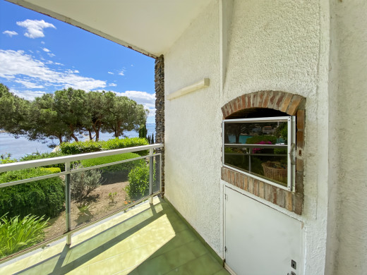 Appartement vue mer à 100m de la plage de Canyelles, parking + cave