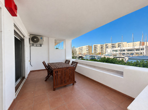 Appartement avec grande terrasse et amarre privée à Santa Margarida