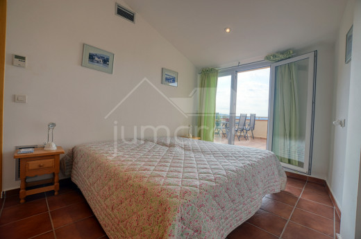 Superbe duplex avec 4 chambres, piscine, terrasse et garage