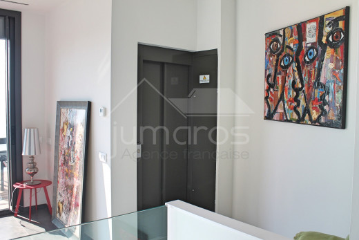 Villa de 4 habitaciones, piscina con vistas al mar y garaje