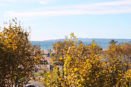 Duplex avec vue sur la mer et le canal