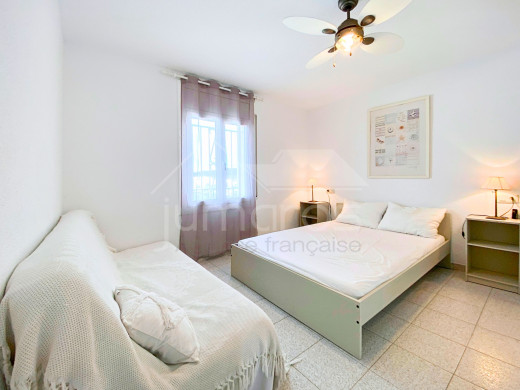 Appartement avec de belles vues, grande terrasse et parking à Empuriabrava