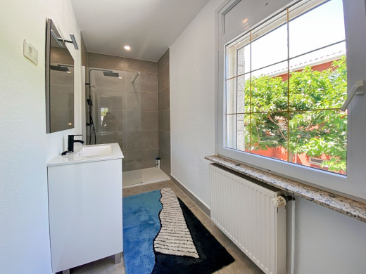 Belle maison avec piscine dans un quartier calme à Mas Boscà, Roses