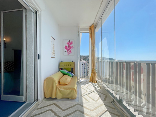Wohnung in erster Meereslinie im obersten Stockwerk in Roses