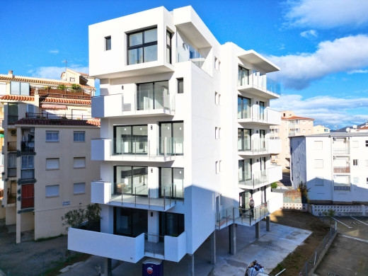 Appartement neuf en duplex à 300m de la plage, à Roses