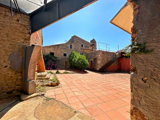 Traditional Catalan masia for sale in L'Escala, Costa Brava