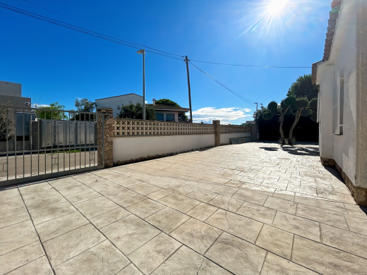 Casa, 4 dormitorios con piscina y garaje