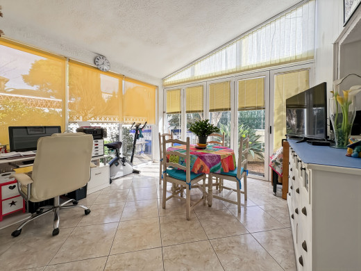 Maison à Empuriabrava avec piscine et garage, près de la plage