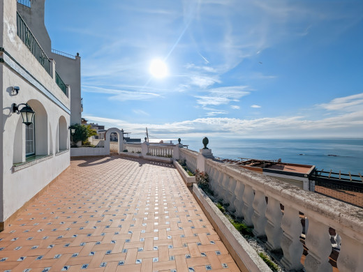 House in Roses-Canyelles, 180° panoramic sea view with swimming pool and private garage