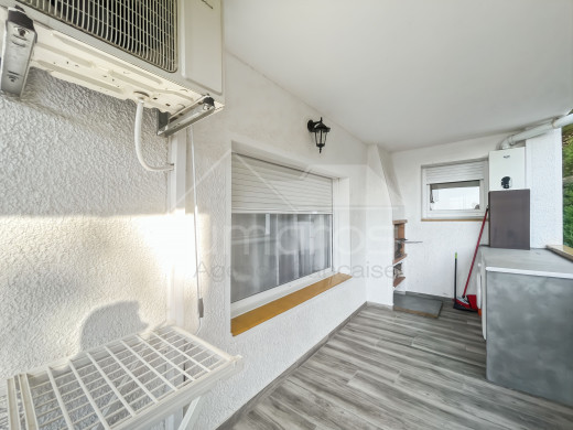 Apartment with sea view, tourist license, and parking in Roses