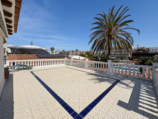 Villa with private mooring and boat garage in Empuriabrava
