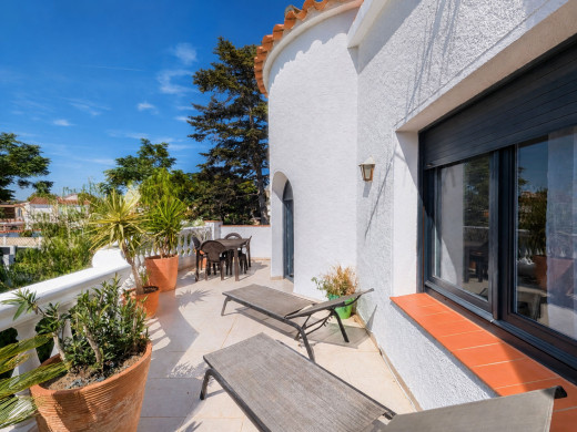 Villa avec piscine, garage et licence touristique à Empuriabrava
