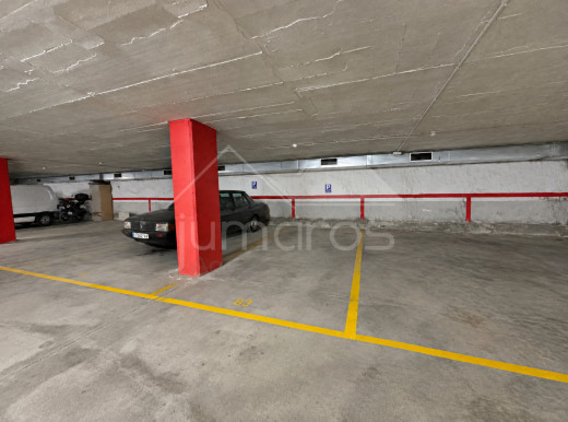 Piso de dos habitaciones, piscina comunitaria y aparcamiento privado