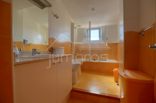 Superbe duplex avec 4 chambres, piscine, terrasse et garage