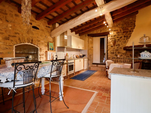Farmhouse with outbuilding and 5000m2 of land in Catalonia
