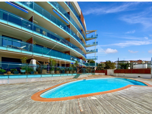 Appartement de standing vue canal avec grande terrasse et parking à Roses
