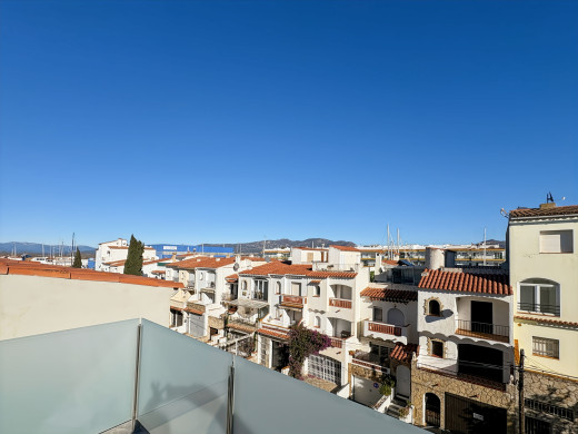 Casa con amarre privado, obra nueva, en Empuriabrava