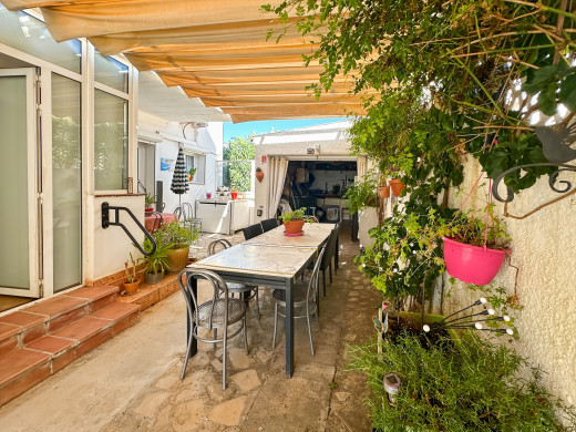 Maison à 100 m de la plage de Riells, avec jardin et terrasses