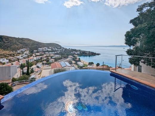 Villa mit Meerblick und Pool in Almadrava – Roses