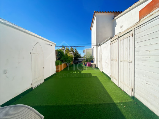 Ático con vistas al canal y gran terraza en Empuriabrava