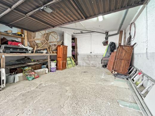 Casa renovada con terraza, piscina y garaje