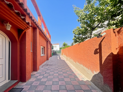 Haus mit Pool und Garage in der Nähe von Figueres, in Llers