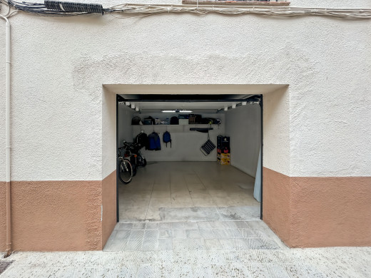 Apartamento dúplex con terraza y garaje en el corazón del Alt Empordà