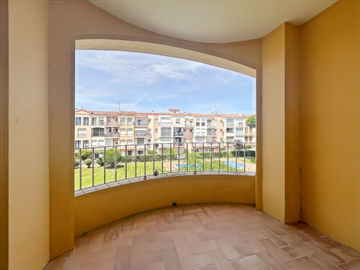 Grand appartement à Gran Reserva, à 300m de la plage, parking privé