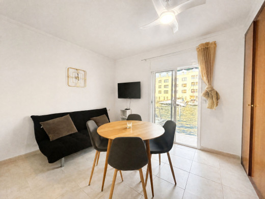 Casa con amarre privado de 12 x 4,6 m en Empuriabrava, con licencia turística