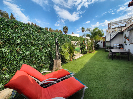 Casa de planta baja con piscina y jardín en Empuriabrava