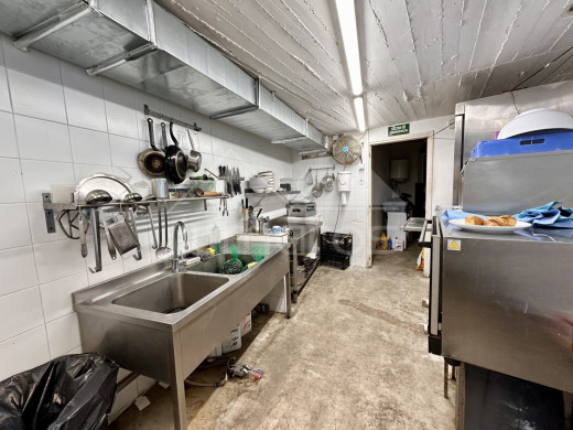 Restaurant en première ligne de mer à L’Escala avec grande terrasse