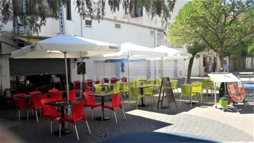 Restaurant-Pizzeria au centre de Roses